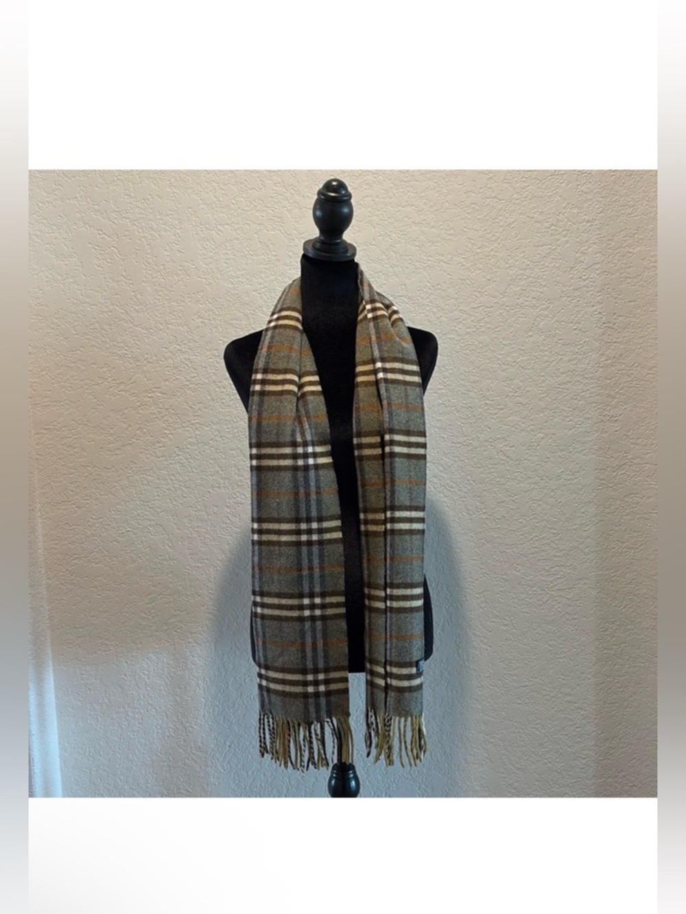 Burberry  Gray Plaid  100% LambWool Scarf with Fringe - Picture 3 of 11